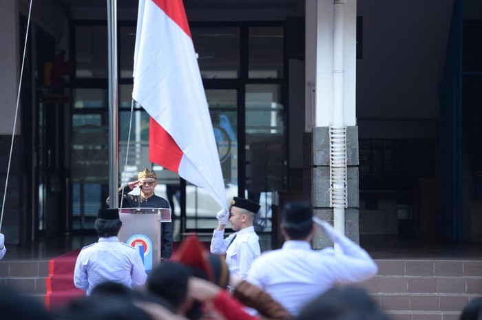 Smart Board Gratis: 15 Ribu Sekolah Dapat Bantuan Kemendikbudristek