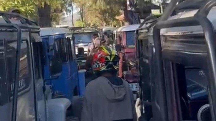 Sopir Jip Bromo Demo Besar-besaran: TNBTS Jadi Sasaran