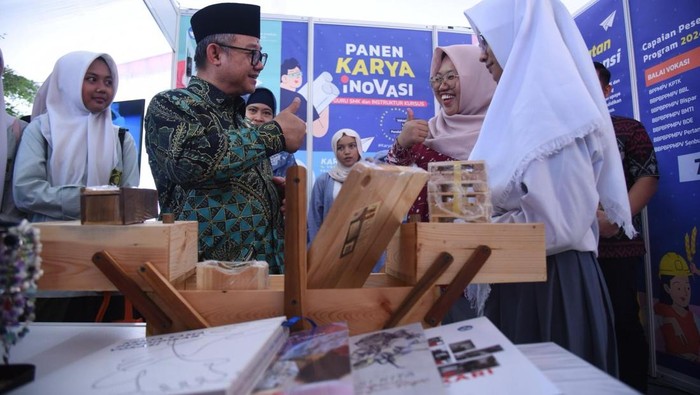 Sukses SMK: Gotong Royong Raih Prestasi dan Masa Depan Cerah