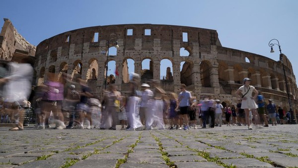 Tragedi Colosseum: Turis Terluka Parah, Butuh 80 Jahitan
