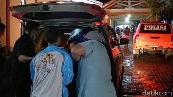 Tragedi KA Malioboro Magetan: 4 Jenazah Korban Dimakamkan Keluarga