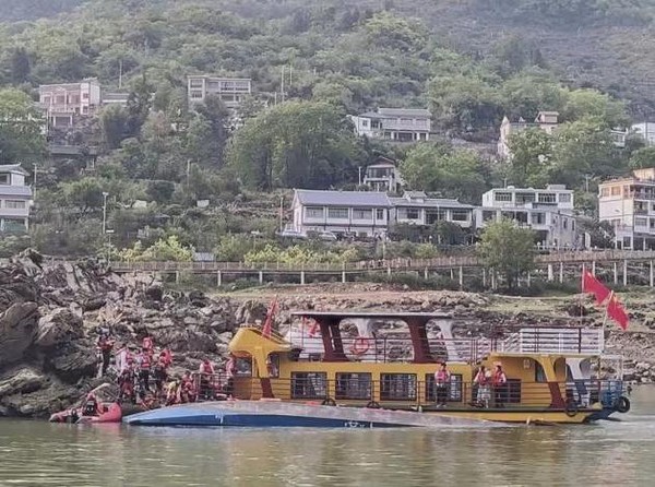 Tragedi Kapal Wisata: 9 Tewas, 70 Luka Akibat Angin Kencang