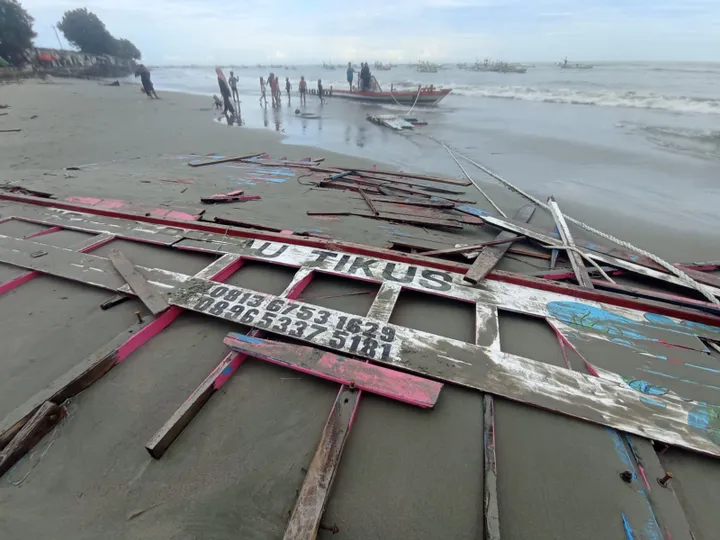 Tragedi Kapal Wisata Tiga Putra: 7 Tewas Terjang Badai Berkas