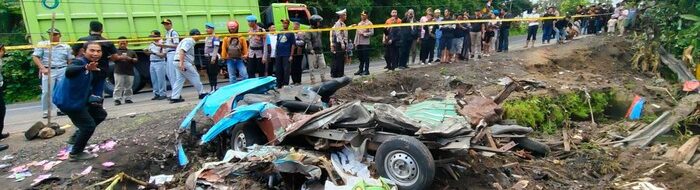 Truk Tanpa Izin Tabrak Angkot Purworejo: Korban Jiwa Berjatuhan
