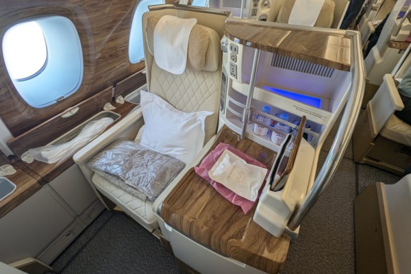 Upgrade Liburan Anda: 5 Perbedaan Bisnis vs First Class
