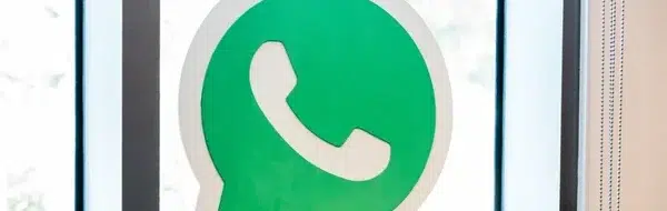 WhatsApp Resmi vs Modifikasi: 3 Risiko Fatal yang Harus Anda Hindari