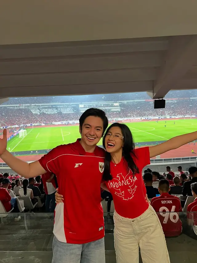 6 Selebriti Saksikan Timnas Indonesia vs China: Momen Seru!