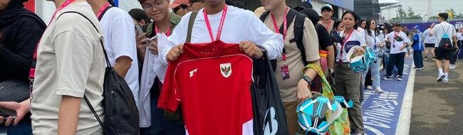 Antusiasme Tinggi: Garasi Pembalap Formula E Dibanjiri Jersey Timnas Indonesia