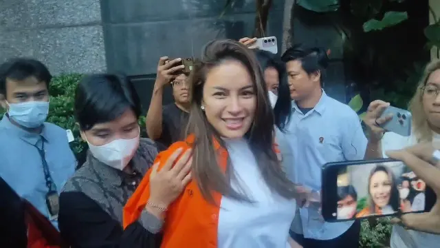 Nikita Mirzani Rutan: Santai, Tegar, Bantah Pemerasan