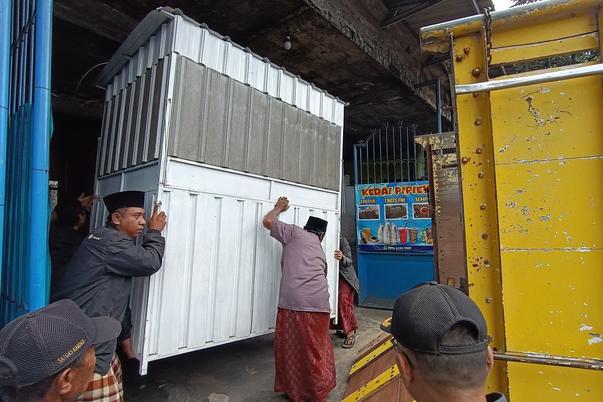 Pengosongan Paksa Rumah Lumajang: Ricuh, Warga Tolak Keras