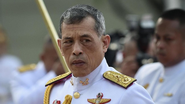 Raja dan Ratu Thailand Kemudikan Pesawat Menuju Bhutan: Misi Diplomasi Udara