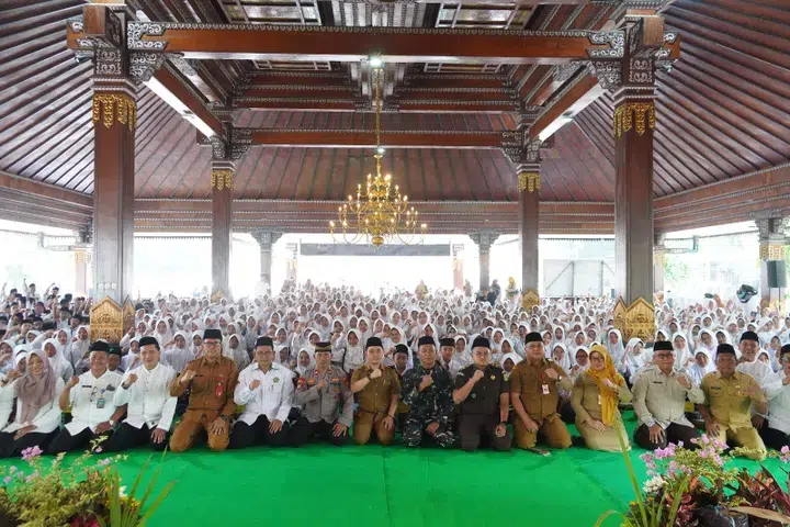 Ribuan Santri Wisuda, Program Hafal 30 Juz Al-Qur'an Mojokerto