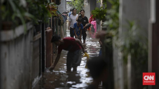 Banjir Jakarta: Kembangan Terendam, Air Satu Meter, Rabu Pagi