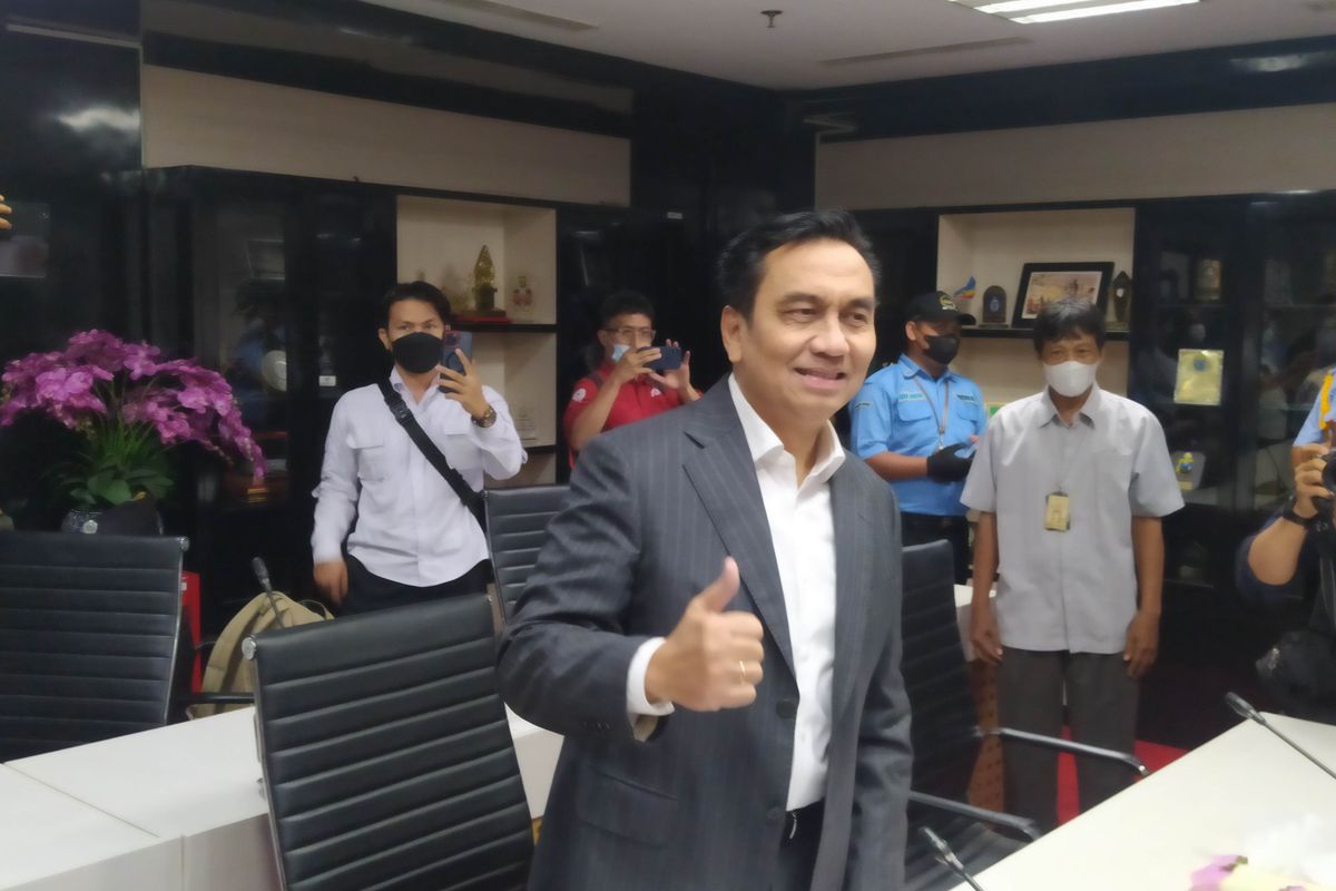 Effendi Simbolon: Pernyataan Kontroversial TNI, Kisah Politiknya