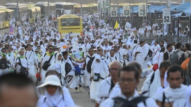 Haji Cepat Pejabat? DPR Desak Kemenag Segera Berhenti