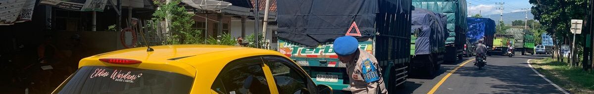 Inspeksi Kapal Lumpuhkan Jalur Situbondo-Ketapang: Macet 27 Km!