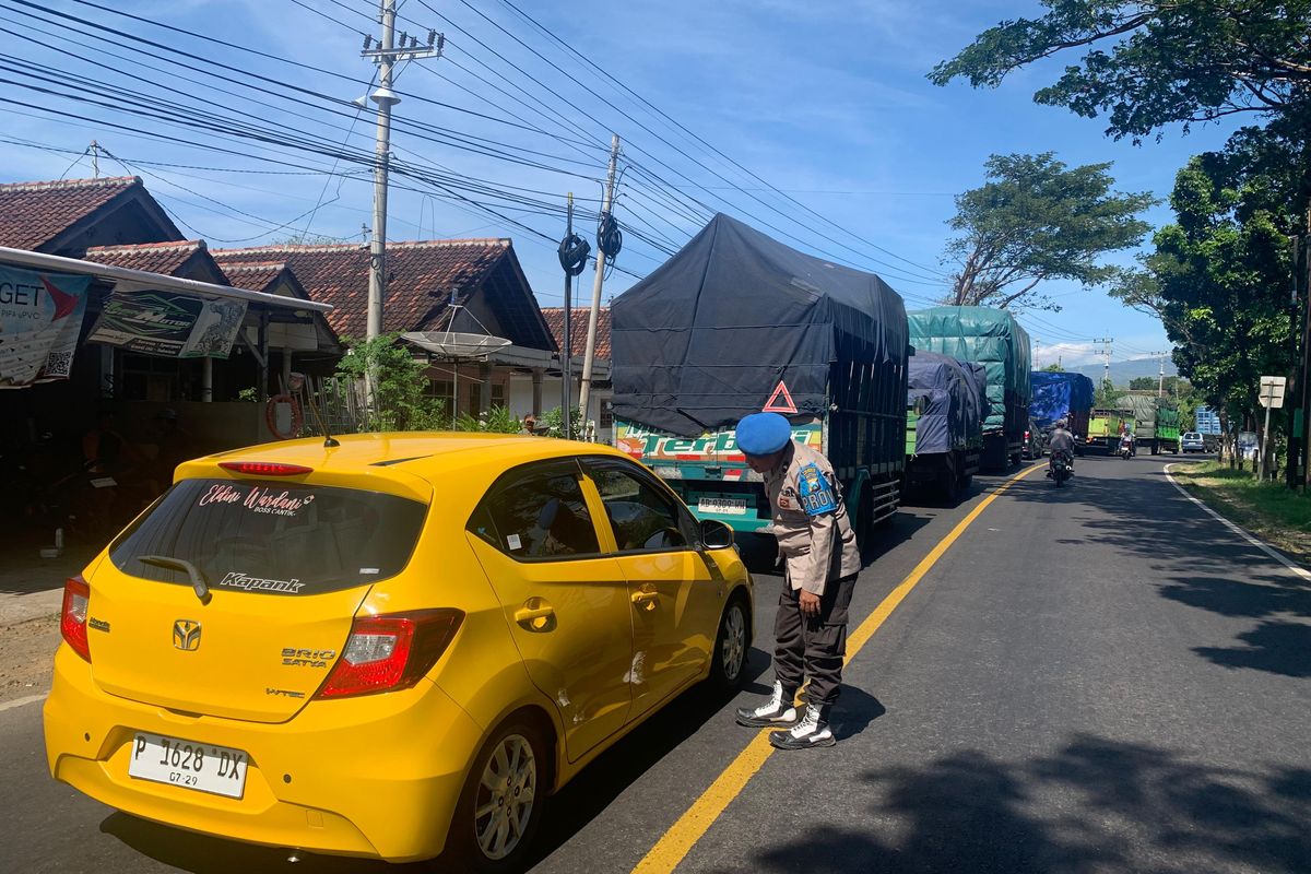 Inspeksi Kapal Lumpuhkan Jalur Situbondo-Ketapang: Macet 27 Km!
