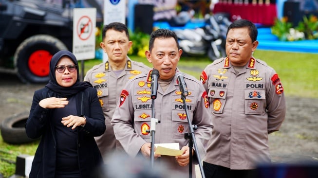 Kapolri, TNI, Kementerian: Adu Tembak Cari Atlet Unggulan