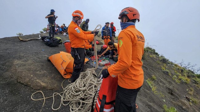 Pendaki Swiss Tewas Terjatuh, Tim SAR Berjuang Evakuasi Rinjani