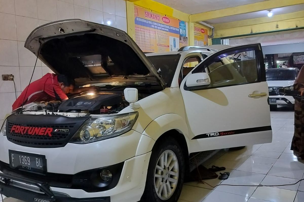 Rahasia Cek AC Mobil Rusak? Pakai Endoskopi!