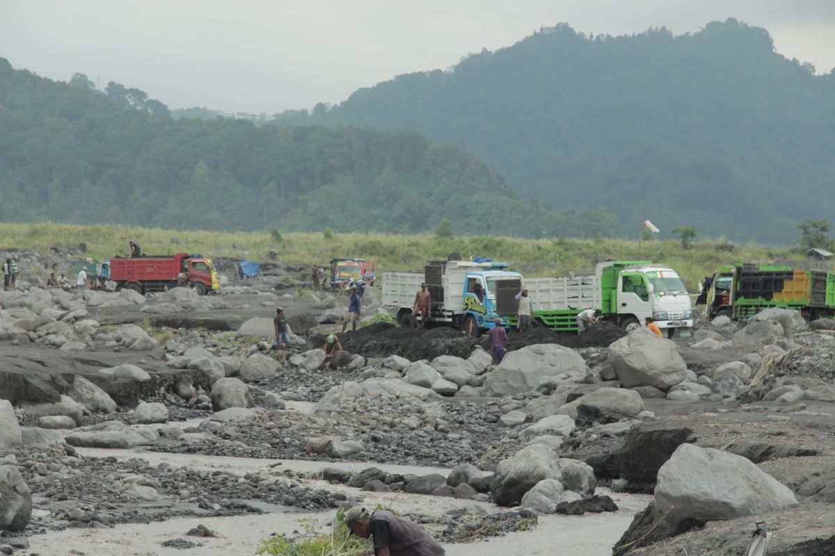 Ribuan Pekerja Tambang Pasir Lumajang Dapat Jaminan BPJS Ketenagakerjaan