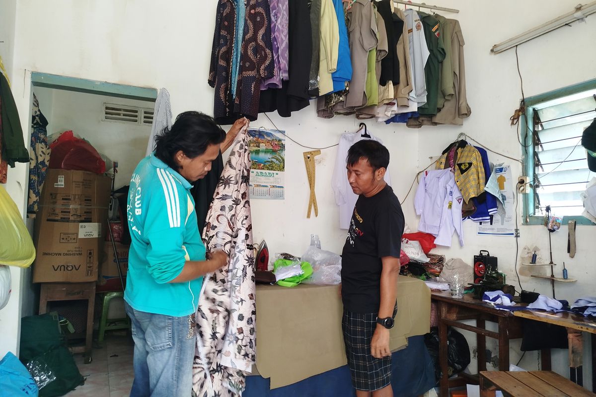 Seragam Sekolah Baru: Penjahit Kebanjiran Order, Untung Melimpah