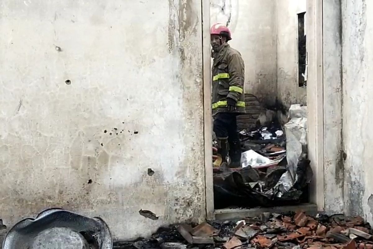 Tragedi Kebakaran Lumajang: Rumah Kepala Dusun Hangus, Kerugian Besar