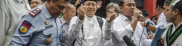 Anas Urbaningrum, mantan Ketua Umum Partai Demokrat, memberikan kode keras kepada Anies Baswedan usai terjerembap dalam perhelatan politik. Melalui akun X-nya, @anasurbaninggrum, Anas mengungkap tiga metode alternatif yang bisa ditempuh Anies untuk tetap berkontribusi dalam politik.