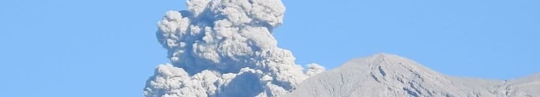 Gunung Semeru Kembali Ngamuk, Luncurkan Abu Vulkanik Setinggi 500 Meter!