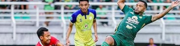 Duel Sengit di GBT: Persebaya Siap Jegal Barito Putera dengan Formasi Jitu