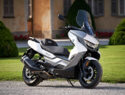 BMW C 400 GT dan C 400 X 2025: Skutik Eropa Siap Tantang Dominasi Jepang!