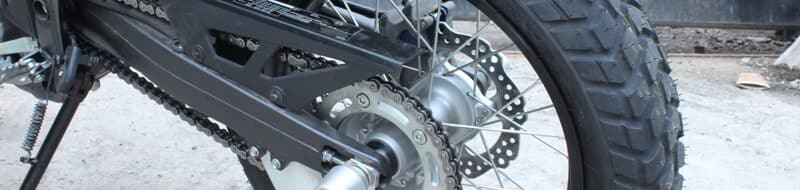 Gila! Motor Ini Pakai Ban Traktor, Ngebutnya Cuma 24 Km/Jam