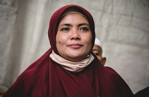 Suhartina Bohari, Wakil Bupati Maros, memutuskan untuk menarik gugatannya di Bawaslu Maros. Keputusan ini diambil setelah berdiskusi dengan keluarga besarnya. 