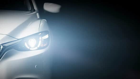 Lampu Mobil Redup Sebelah? Jangan Panik, Ini Penyebabnya!
