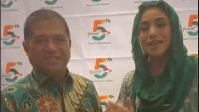Andi Bebas Manggazali, sosok yang dikenal merakyat dan berpengalaman, kembali menunjukkan kepeduliannya terhadap pengembangan olahraga di Polewali Mandar (Polman), Sulawesi Barat. Kali ini, ia menggelar turnamen bulu tangkis bertajuk "Bebas Cup" di gedung olahraga A.M Arena Badminton Hall Kecamatan Wonomulyo, Polman. 