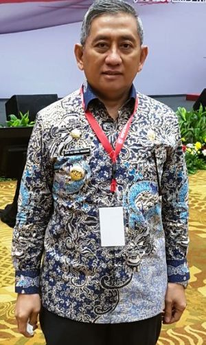 Pasangan calon bupati Polewali Mandar (Polman), Andi Bebas Manggazali dan Siti Rahmawati, siap bertarung dalam Pilkada Polman yang akan digelar pada 27 November 2024. Pasangan yang dikenal dengan akronim BESTI ini berharap bisa meraih kemenangan dan mewujudkan visi dan misi mereka, "Membangun Desa, Menata Kota".