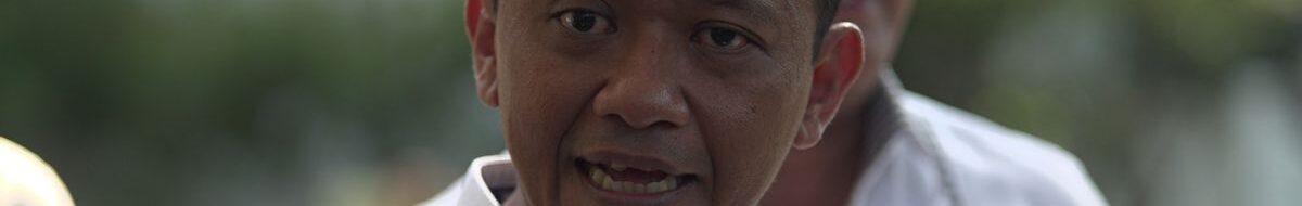 Bahlil Lahadalia, sosok yang lahir dari bumi pertiwi Indonesia Timur, kini menjelma menjadi tokoh penting di kancah nasional. Ia bagaikan "Laskar Pelangi" yang menentang batas dan meraih mimpi. Perjalanan hidup Bahlil, yang penuh lika-liku dan tantangan, menjadi inspirasi bagi banyak orang.