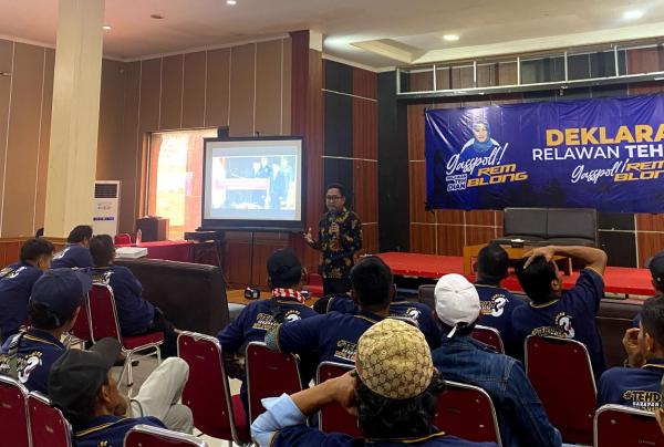 Pegiat media sosial, @Chynthia_K, memicu kontroversi dengan meluncurkan gerakan "Tidak Memasang Foto Wakil Presiden". Gerakan ini muncul sebagai bentuk kekecewaan atas polemik akun kaskus Fufufafa yang diduga milik Gibran, calon wakil presiden terpilih. 