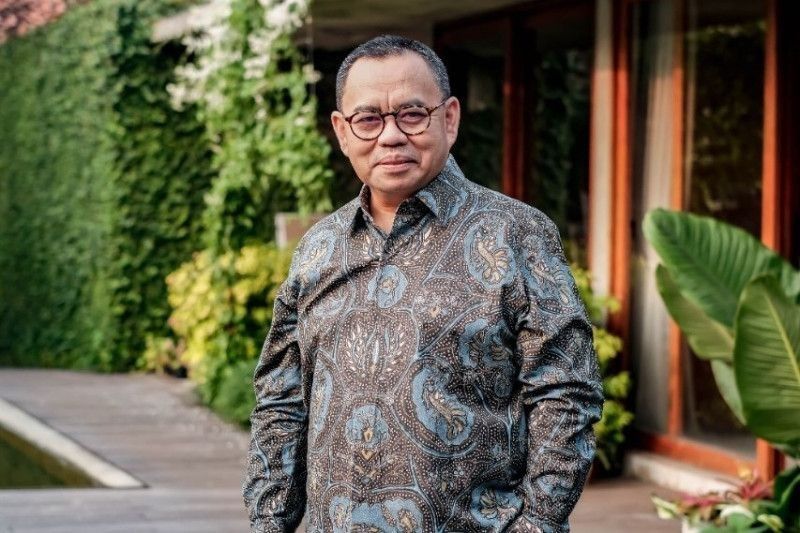 Sudirman Said, mantan Menteri ESDM,  mengungkapkan kekesalannya atas pernyataan Bahlil Lahadalia, Kepala BKPM, yang dianggapnya berbahaya.  Pernyataan Bahlil yang menyinggung perubahan sikap seseorang setelah status ekonomi mereka meningkat dinilai Sudirman sebagai contoh buruk bagi generasi muda.