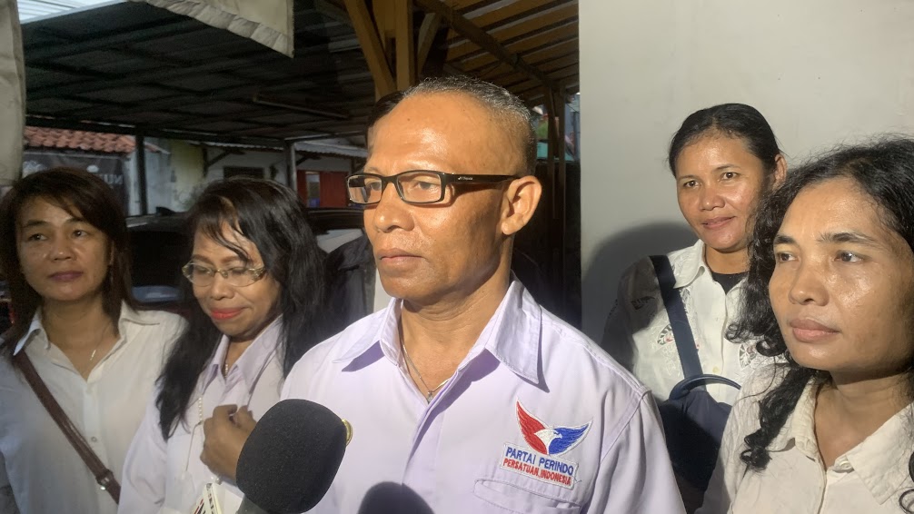 Relawan perempuan Mom's Keren siap berjuang memenangkan Chaidir - Muetazim di Pilkada Maros. Mereka optimistis bisa meraih suara mayoritas dari pemilih perempuan di 14 kecamatan. 