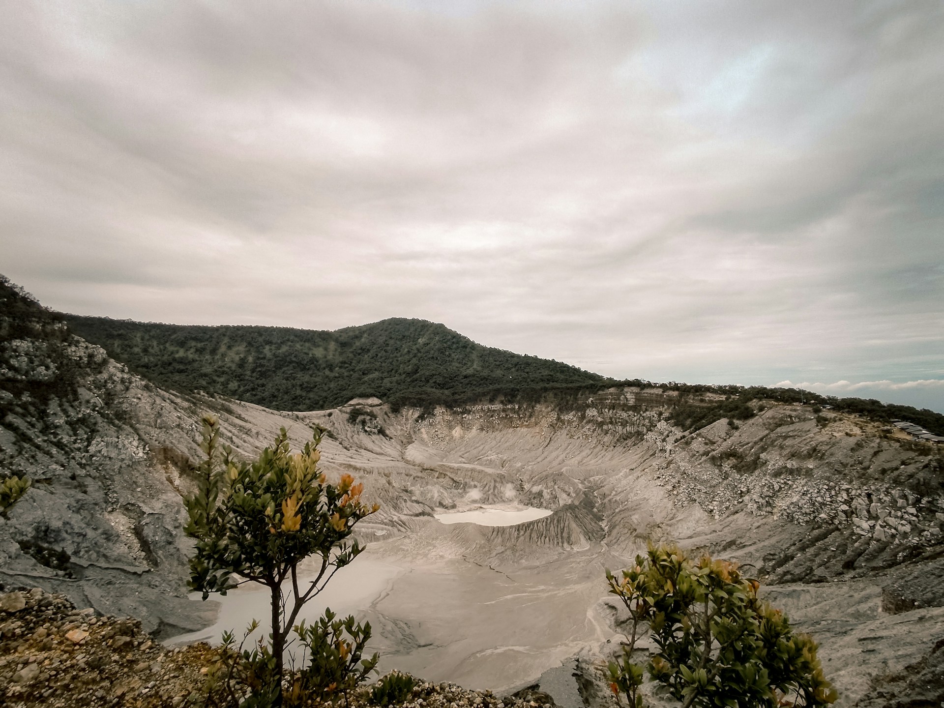 Mengungkap Cerita Tangkuban Perahu, Asal-Usul Gunung Ikonik di Jawa Barat