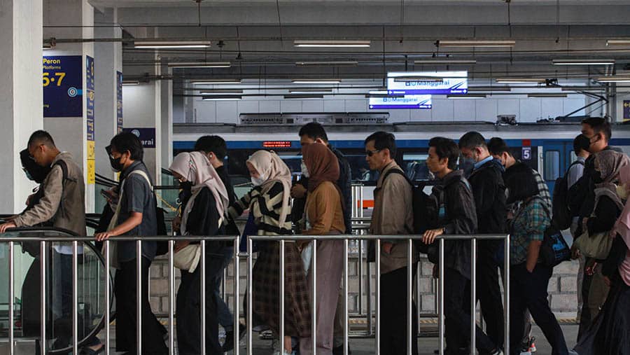 Tarif KRL Naik, Kantong Kelas Menengah Terkuras!