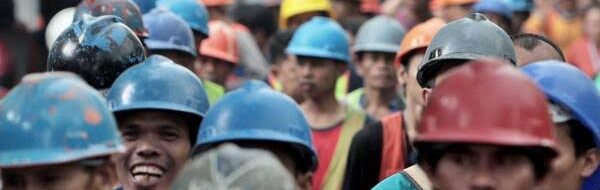 70.000 Pekerja Terancam Dipecat!  Nasib Buruh di Tahun 2024: Gelombang PHK Menggulung