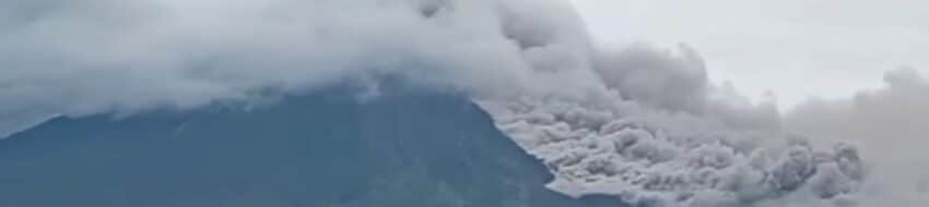Gunung Semeru Kembali 'Ngambek', Luncurkan Awan Panas Setinggi 700 Meter!