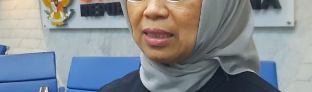 Alvin Lie, mantan Komisioner Ombudsman RI, mendorong penggunaan kotak kosong di Pilkada. Ia menilai opsi ini bisa jadi solusi bagi masyarakat yang kecewa dengan calon yang diajukan partai politik.