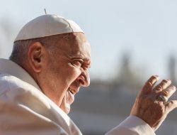 Paus Fransiskus: Sang Pemimpin Sederhana yang Tolak Kemewahan Popemobile